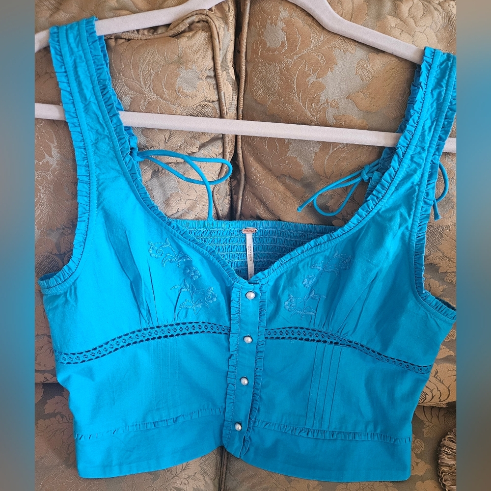 NWOT Free People blue crop embroidered crochet tank top